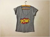 Tee POW cinza